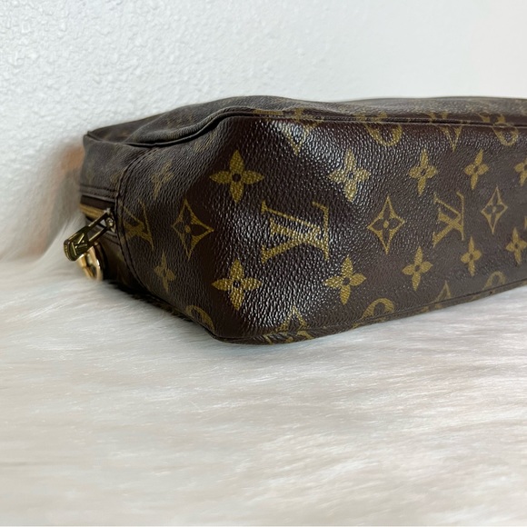 Authentic Louis Vuitton Trousse 28 converted into crossbody with Generic strap. - Picture 11 of 16